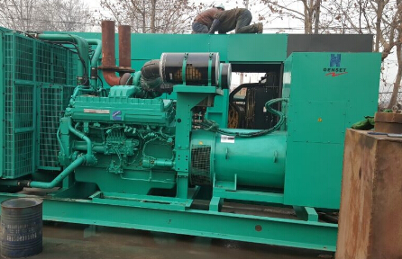 北湖发电机组如何判断水冷式机油散热器内部是否需要清洗？